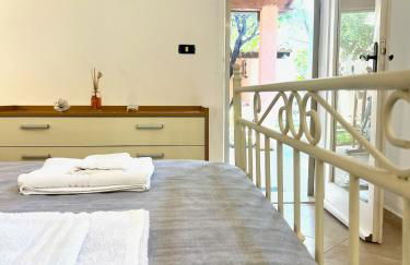 Conchiglia Family Garden Retreat - 2BR - Near the Sea - Wi-Fi - AC - BBQ - Pet Friendly - Foto 13