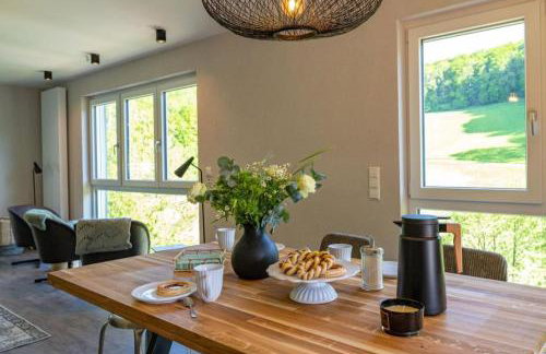 Freistehendes Ferienhaus mit Kamin, Sauna, atemberaubenden Blick ins Tal, mehrere Terrassen, 1500qm Grundstück 1,6m hoch eingezäunt - Foto 36