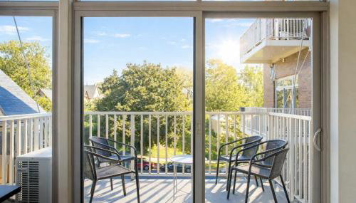 East Side Luxury 1BR Apt - Near Brady and Fiserv with Balcony - Sleeps 5 - Foto 5