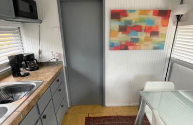 Updated houseboat on the river! - Foto 9