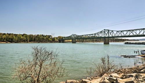 Charming Home with Porch Walk to Greers Ferry Lake! - Foto 3