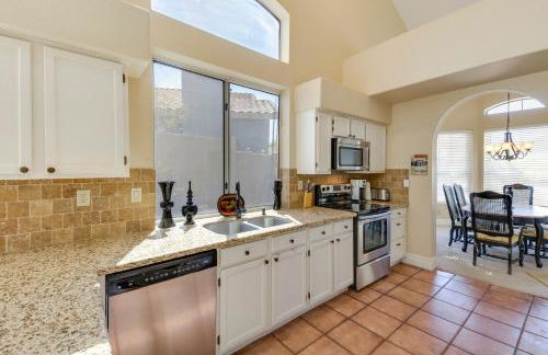 Pool and Spa! Goodyear Home, 1 Mi to Golfing - Foto 7