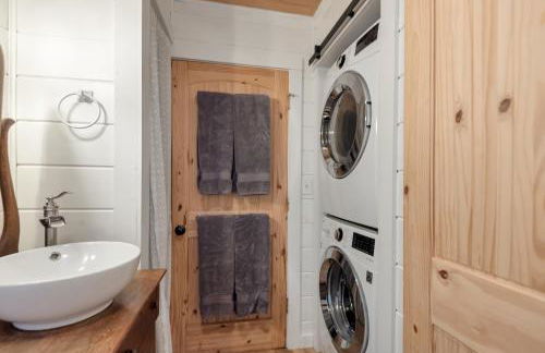 Riverfront Cabin in Crumpler-- Sleeps 6, 30 Mins to West Jefferson - Foto 16