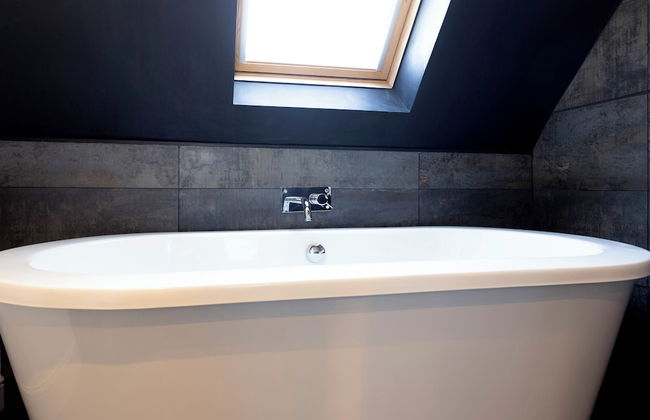 Delightful 3-bed Flat with Parking - Foto 40