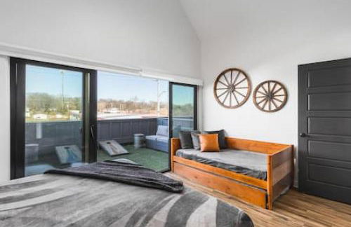 Gorgeous East Nashville House with Rooftop Patio, Garage, 9 Beds, 3 Miles to Downtown - Foto 25