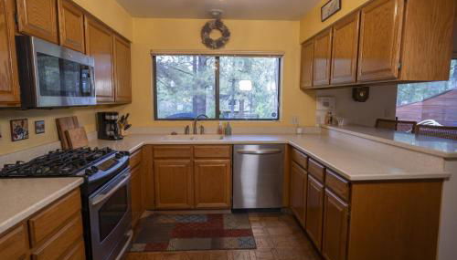 3BR Flagstaff Escape with Deck and Pine Views - Foto 5