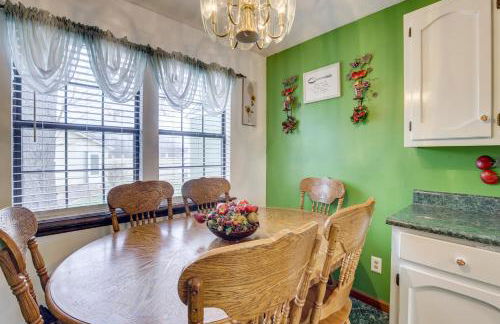 Pool and Large Covered Patio! Decatur Family Getaway - Foto 12