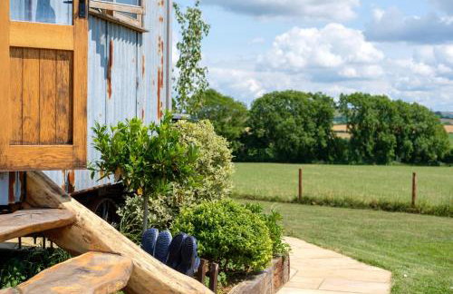 Honey Bee - Comfortable luxury shepherds hut with hot tub - Foto 22