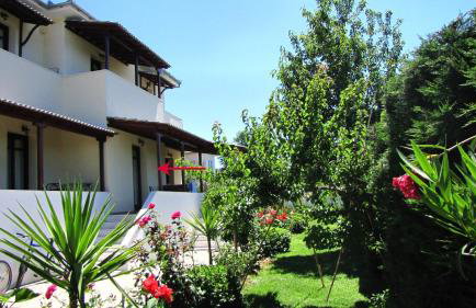 Palirria Hotel & Studios - Photo 41