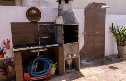 Casa com Wi-Fi, Piscina e Garagem a 550m da Praia - Foto 4