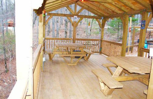 Red Rooster Family Cabin w/Hot Tub+Fire Pit+View - Foto 21