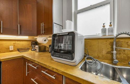 #Urban Elegance 3BR With Parking Near UC BART & Downtown - Photo 46