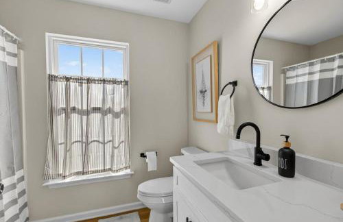 3BR 2'5 BA King Suite Fenced Yard Parking - Foto 13