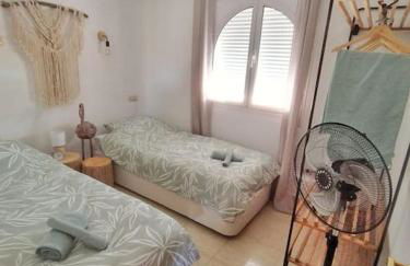 Zonnig appartement met zwembad - Foto 12