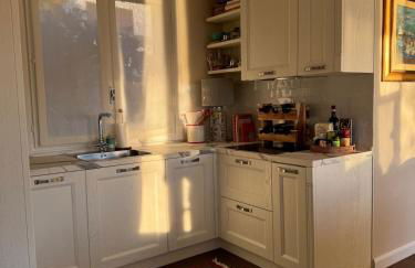 Artsy Italian lake retreat with stunning views! - Foto 45