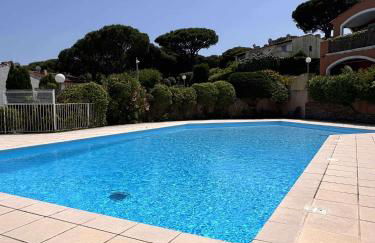 Holidays font mourrier - Foto 1