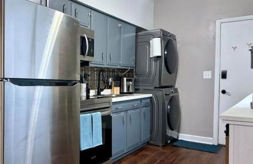 Comfy, Close to Downtown with Lake & Lift Bridge Views - Foto 8