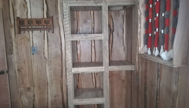 Wonderful Rustic Cabin 2, With Native Logs, on the Banks of the Trancura River - Photo 4, Chambre