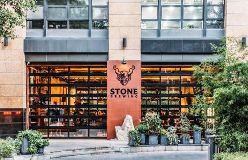 Shabby Chic Oceanside King & 2 Queen bed Pool GYM - Photo 32