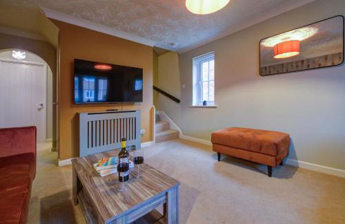 Central 3-Bedroom House Sleeps 5 with Parking - Foto 12