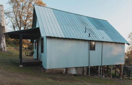 Secluded rustic 3-bedroom cabin on private land - Photo 22