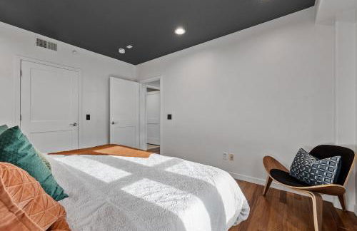 Iowa River Landing steps to Xtream Arena & Coralville Convention Center - Foto 25