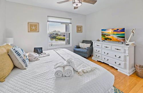 5 Bed3bath waterfront pool home with full gym, office, and heated pool! - Foto 27