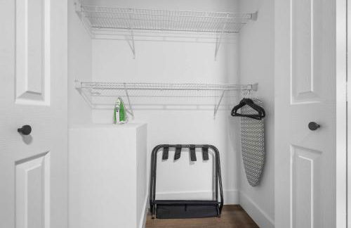 8 Minutes to UNC - Outdoor Deck - Washer and Dryer - Foto 18