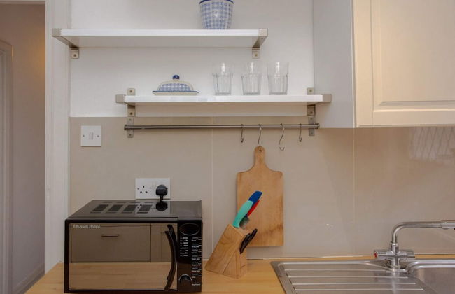 Contemporary 2 Bedroom Flat in Bayswater - Photo 18