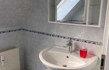 ZWITSCHERNEST Stilvolle helle Ferienwohnung Gästezimmer Monteurwohnung für 1 bis 6 Personen 3 Zimmer 60 qm - Foto 33