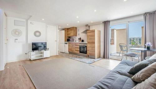 Amazing Apartment In Sant Pere De Ribes - Photo 3