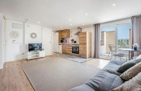 Amazing Apartment In Sant Pere De Ribes - Photo 3