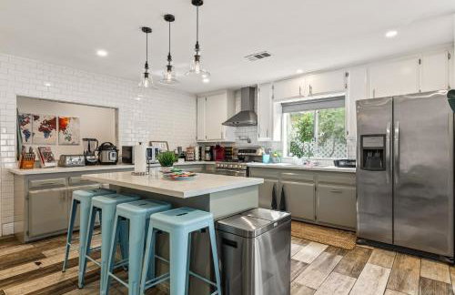 Los Angeles charming big house, king bed, parking, EV - Photo 46