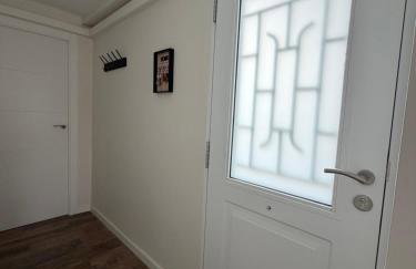 Apartamento con terraza y parking en primera línea - Foto 24