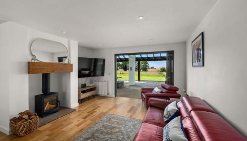 Wester Den - Photo 2