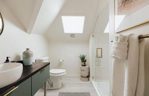 Luxe Victorian Retreat • Walk to Downtown - Foto 67