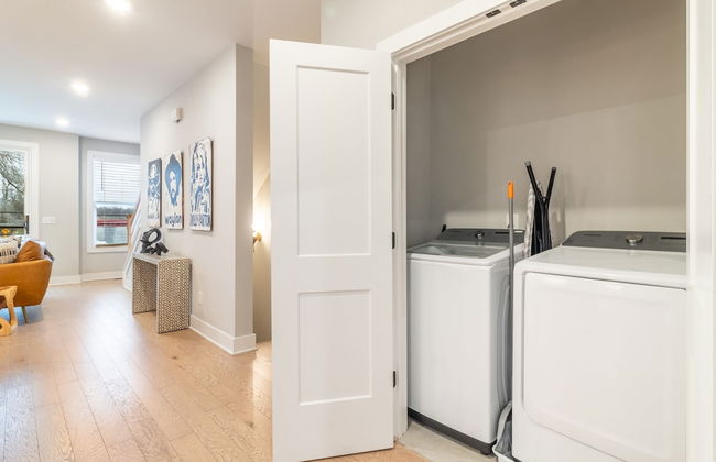 Monty by Avantstay 4bdr 4BA Balcony w Outdoor Seating 5mins to DT - Photo 15