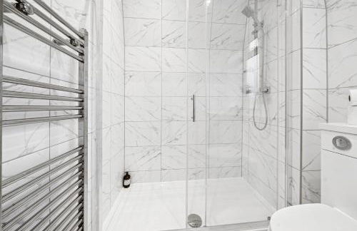 Bude Road Cosy and Modern Retreat Transport Link 4 BR By AltoLuxo Short Lets & Serviced Accommodation - Foto 9