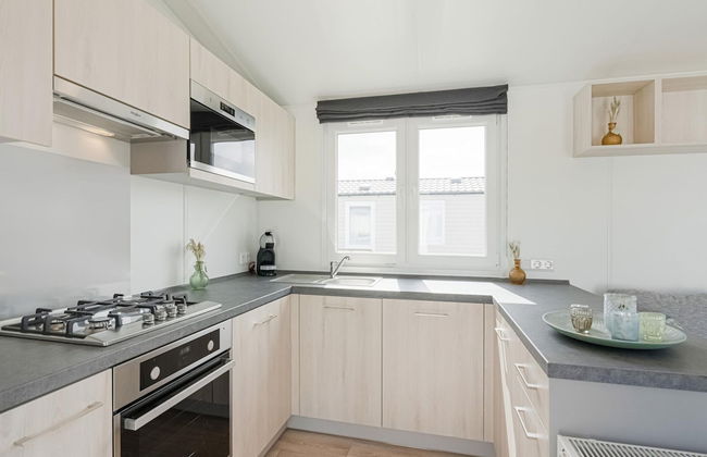 Modern Mobile Home in Middelkerke With Garden - Photo 3