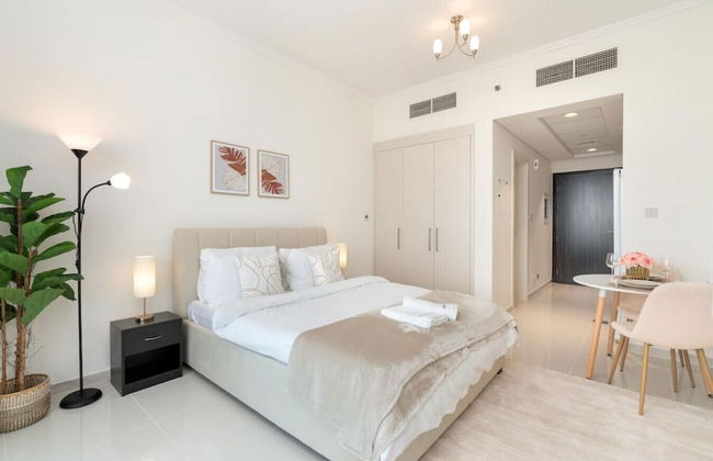 Neat Studio at Carson C - Photo 2