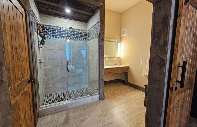 Eaglescape Suites and Event Center - Photo 27