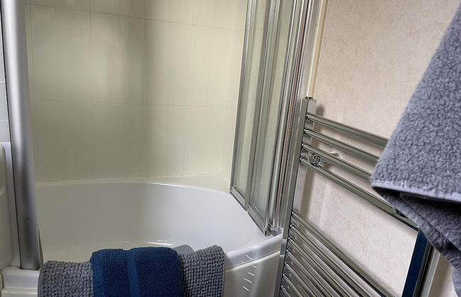 Captivating 2-bed Static Caravan on Private Land - Photo 10