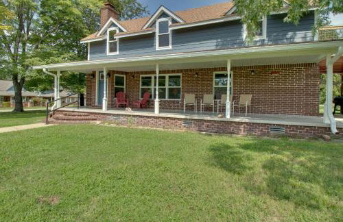 Unique Cotter Getaway with Deck and Outdoor Dining! - Foto 1