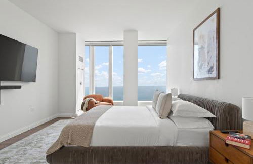 Lux Apts with Lake Views and Top Amenities - Foto 35