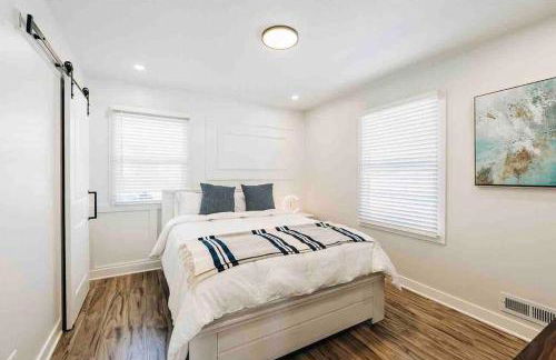 Beautiful luxury home freshly renovated with big yard, seating & grill pad - Foto 28