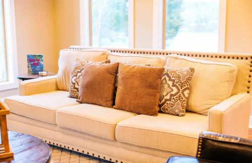 Paradise Point - 4BR Lakefront Haven Dock, Kayaks, & Cozy Firepit - Foto 30