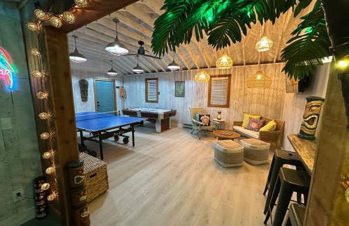The Sleepy Tiki - game room, tiki lounge, firepit - Foto 26