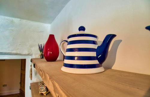 Knocker Cottage is a 3 bedroom made up of 1 double bedroom and 2 small double bedrooms in small village 10 min to beaches - Foto 52