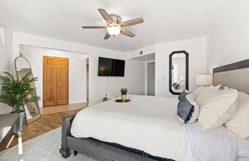 Majestic 5BR Villa with Guesthouse, Pool & Spa - Foto 8