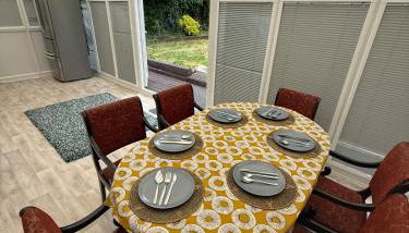 Spacious 3 bed house garden & parking sleeps 5 - Foto 4